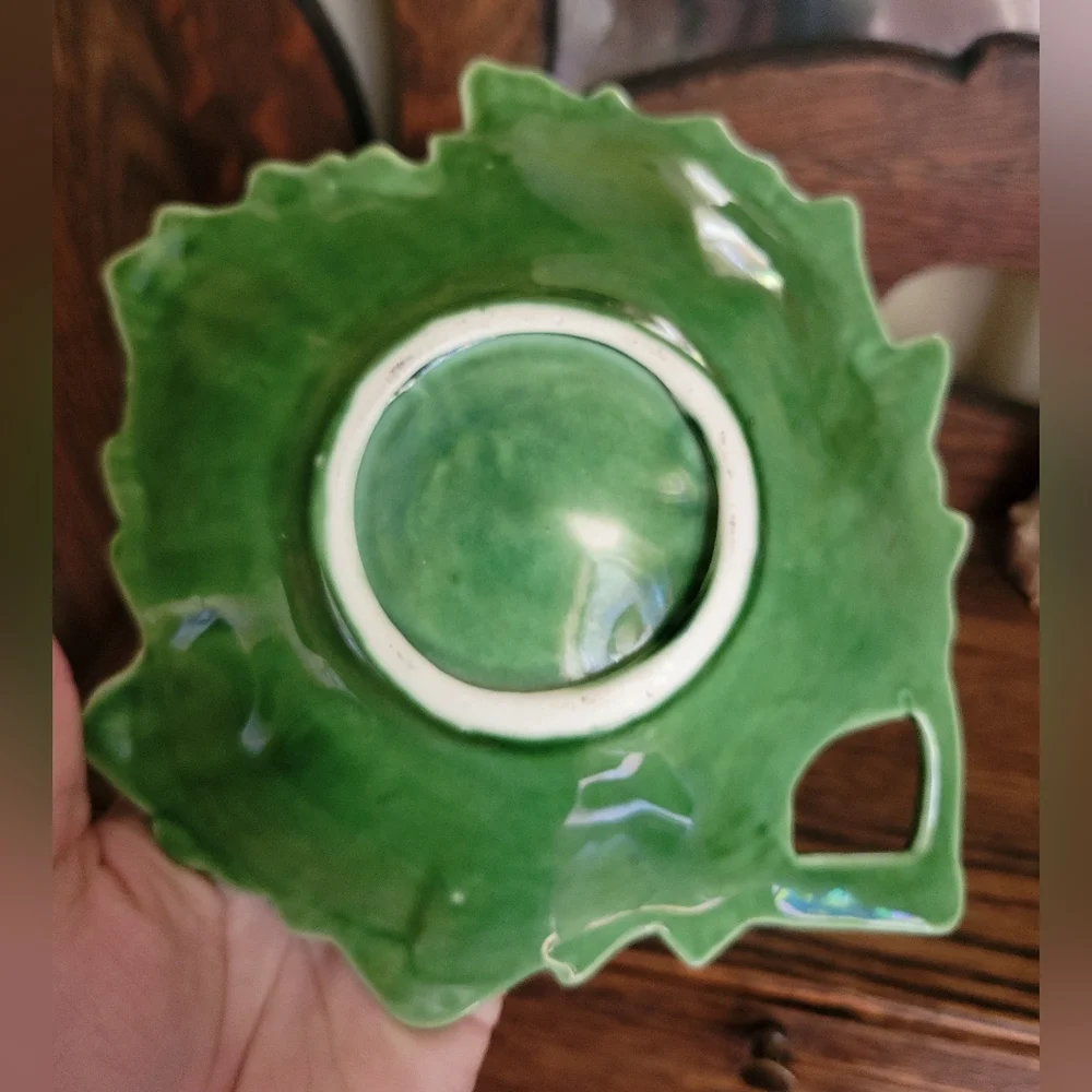 Majolica like leaf leaves bowl trinket dish